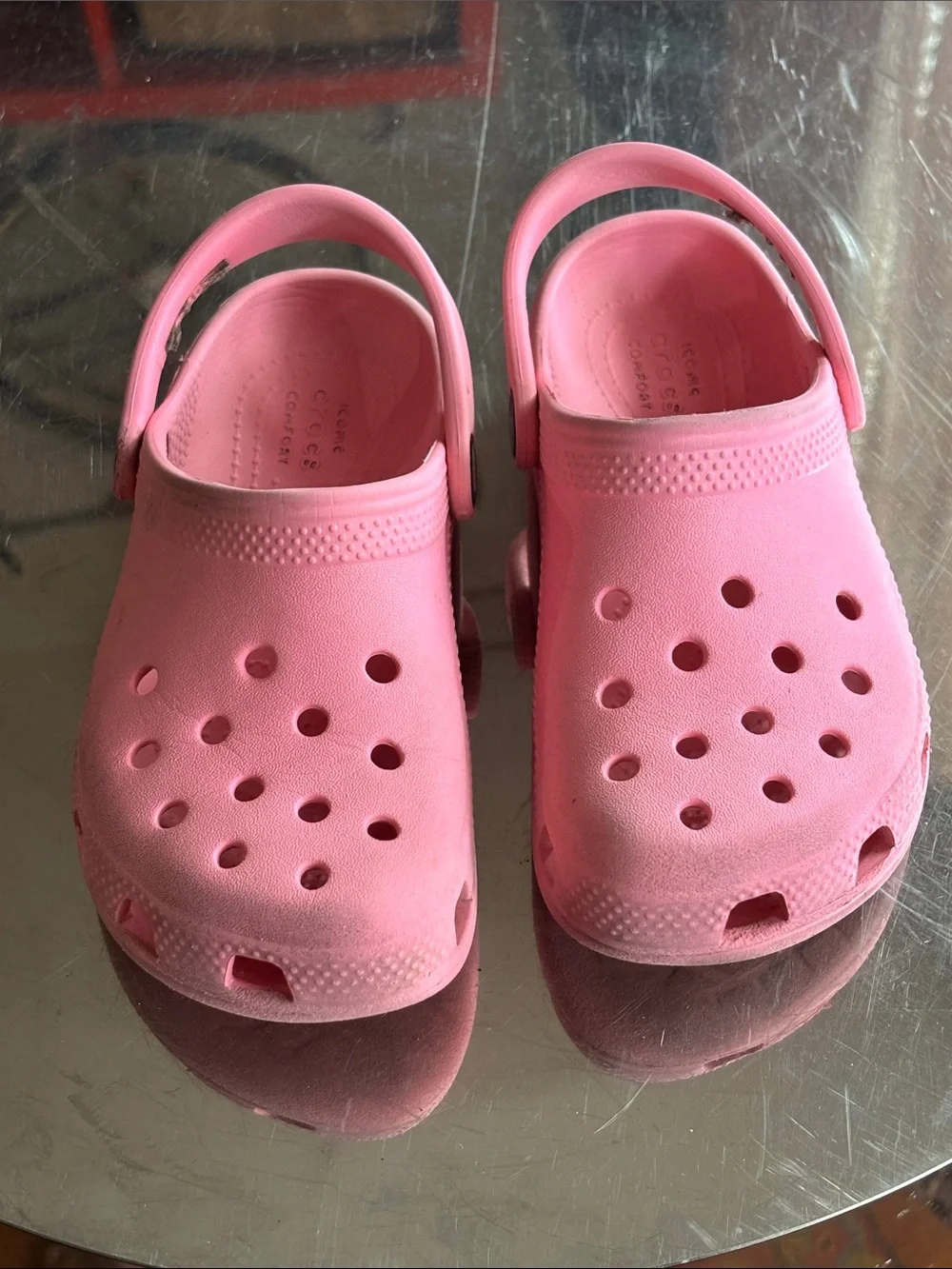 CROCS Kids Classic Clog in Bright Pink